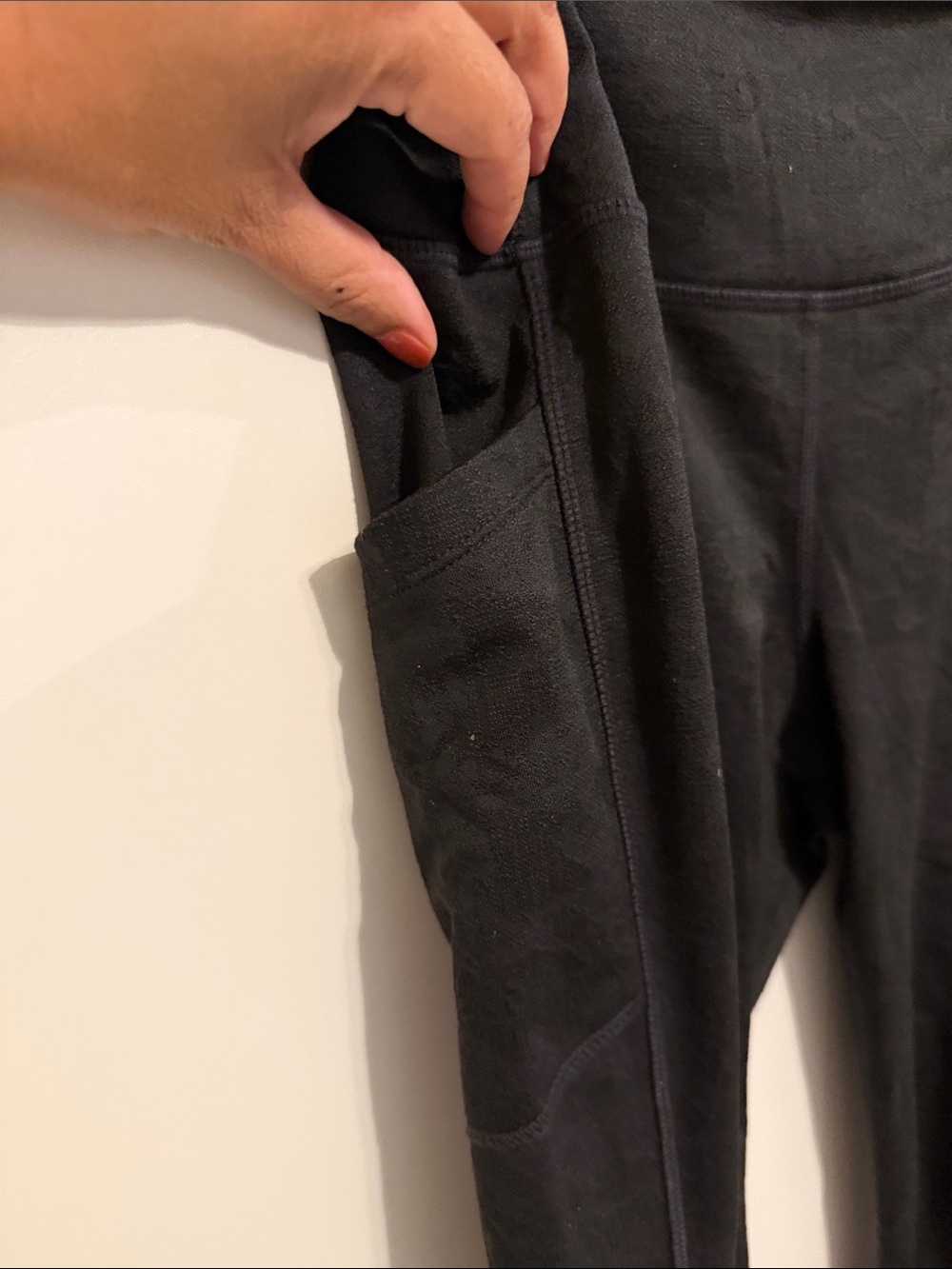 Mondetta Black High-Rise Performance Leggings with Side Pockets - Picture 4 of 7